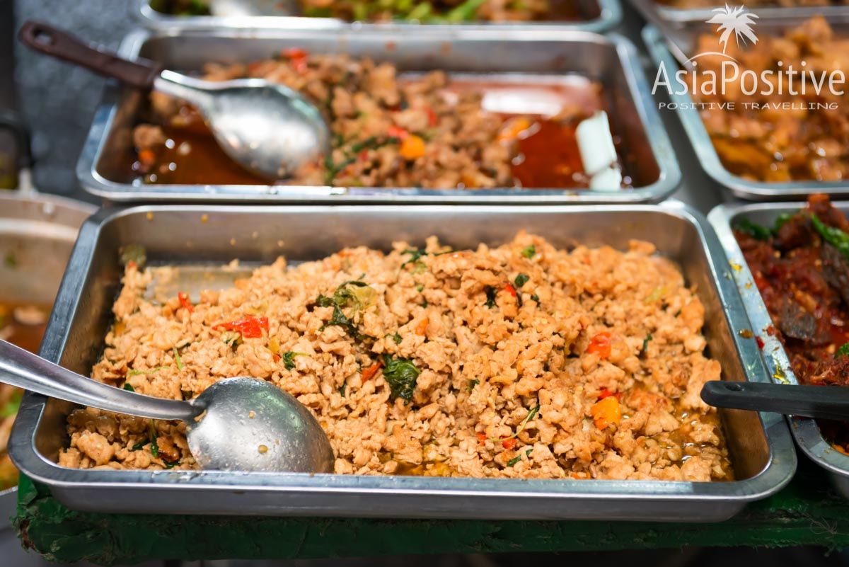 Готовые блюда на тайском рынке